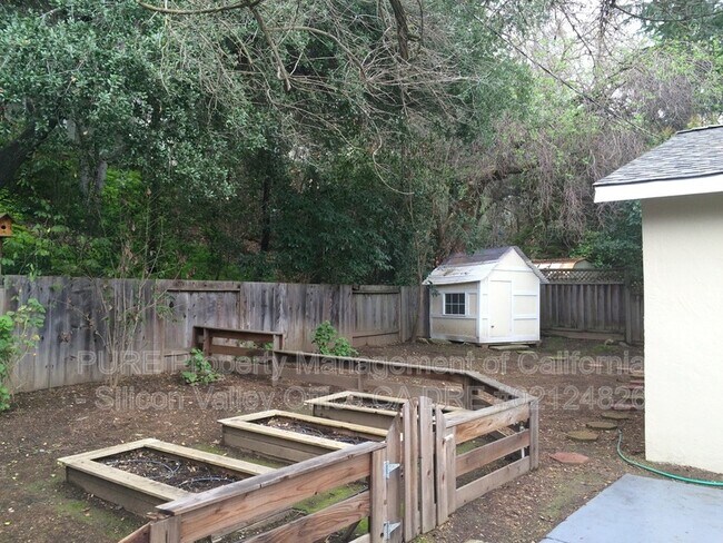 Building Photo - 219 Arroyo Grande Way