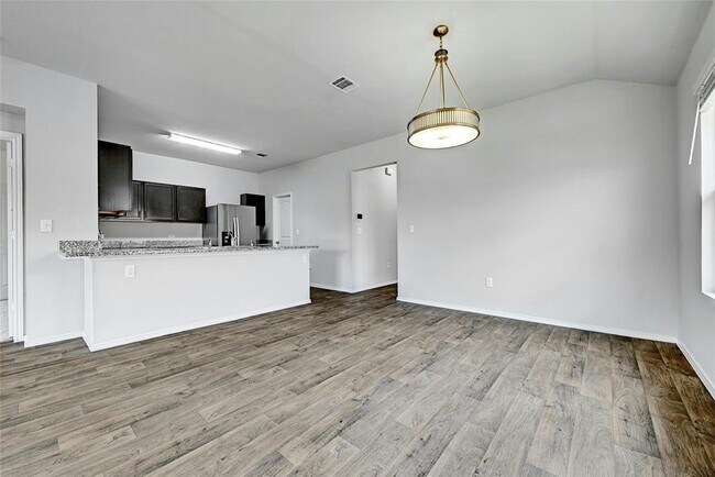 Building Photo - 5800 Shanjia Dr