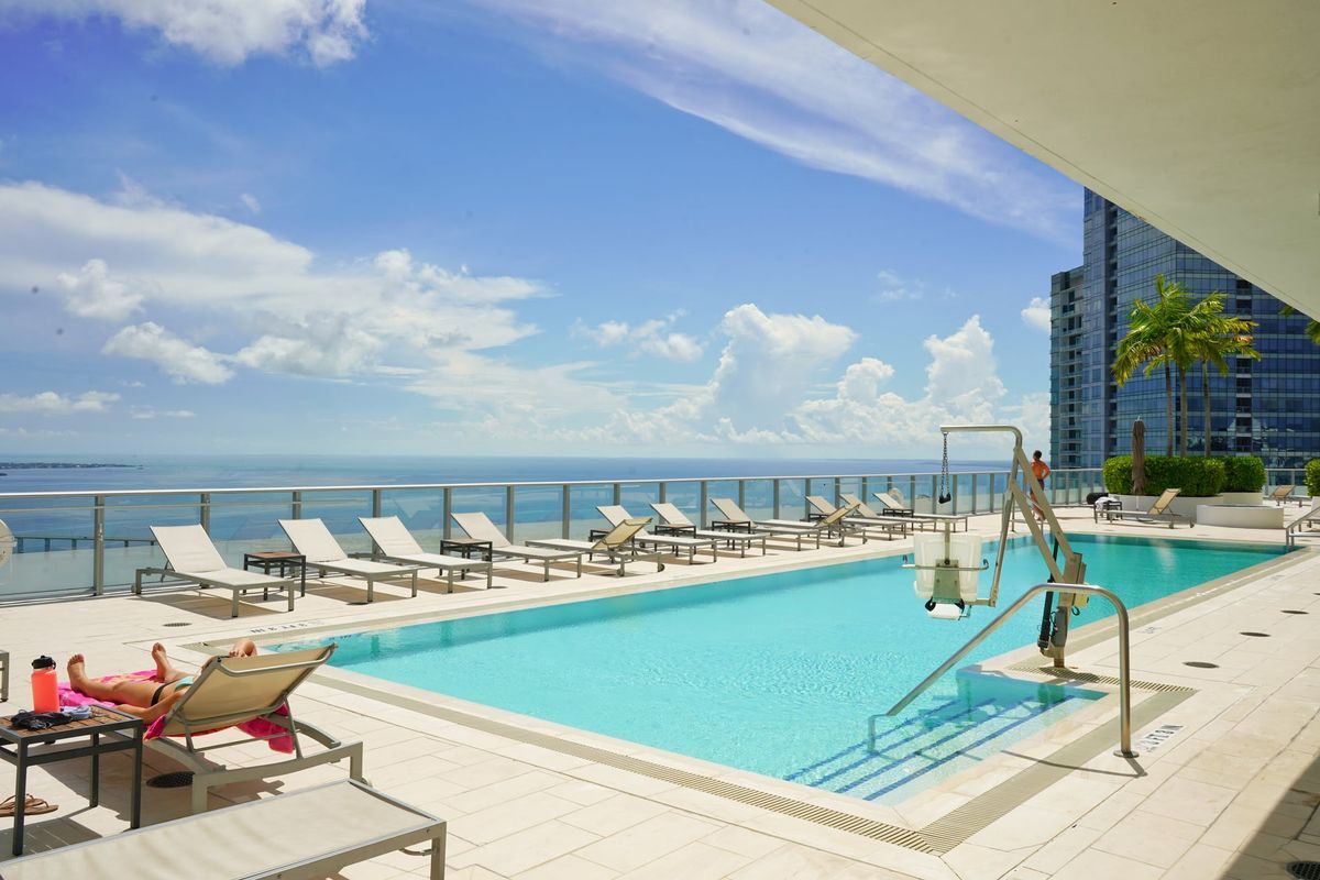 Building Photo - 1300 Brickell Bay Dr