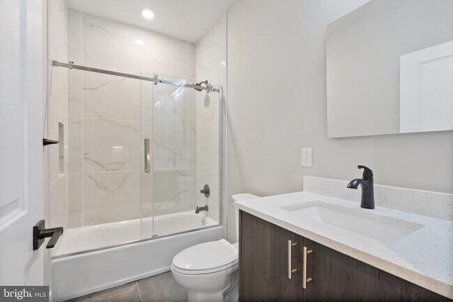 Building Photo - 408 N Front St