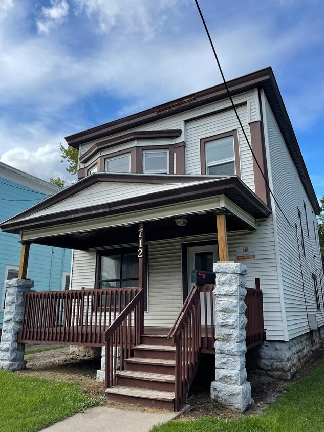 Primary Photo - 712 W Lincoln Ave
