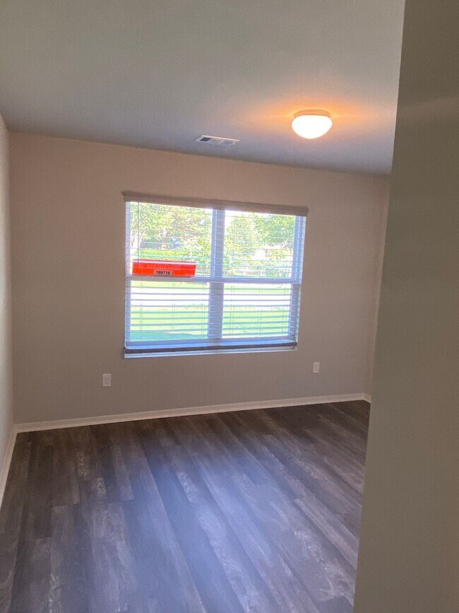 Building Photo - *NOW PRELEASING!*  Four Bedroom | Two Bath Home in Walcott Springs