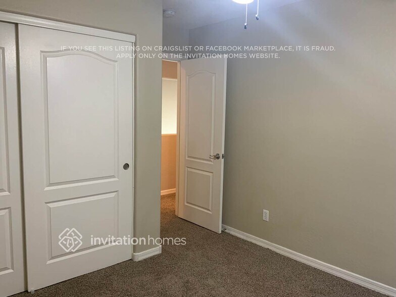 Building Photo - 2005 W Green Tree Dr