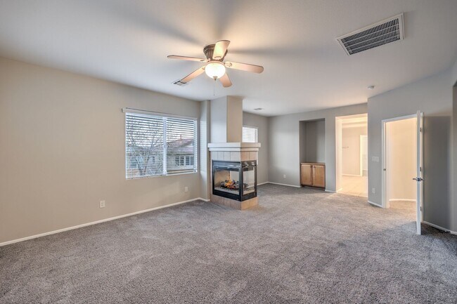 Building Photo - Gorgeous 6Bed/5Bath/4Car, 2-Story Home located in the Mountains Edge