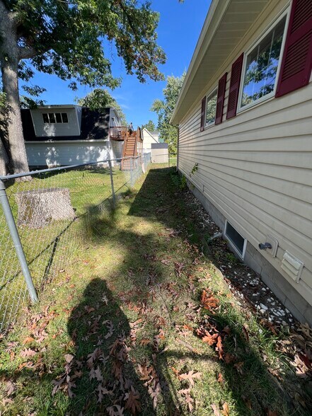 Fully fenced side yard - 214 W Sixteenth St