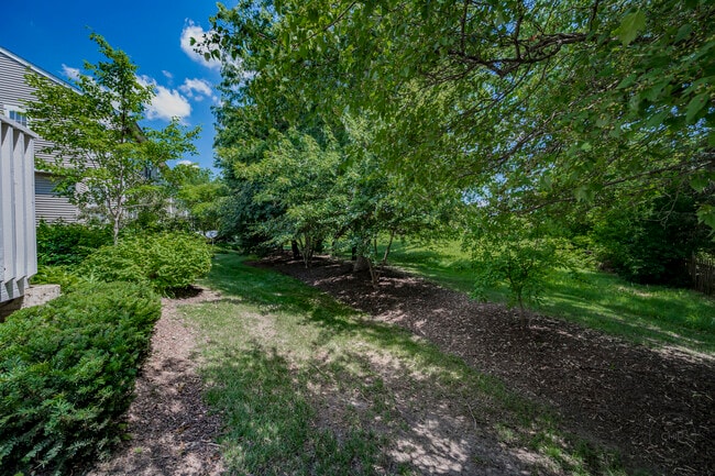 Building Photo - 2835 White Thorn Cir