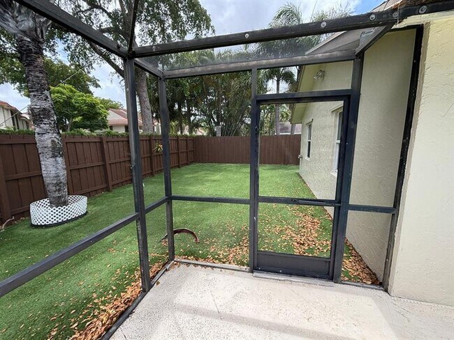 Building Photo - 5370 NW 29th Ct