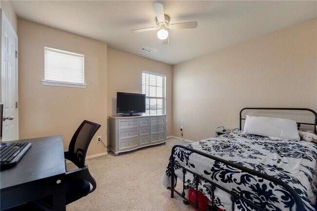 Building Photo - 5005 W Bay Ct