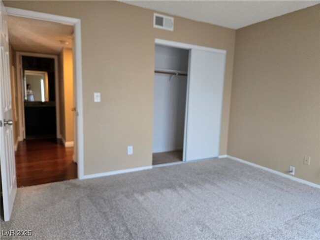 Building Photo - 1575 W Warm Springs Rd