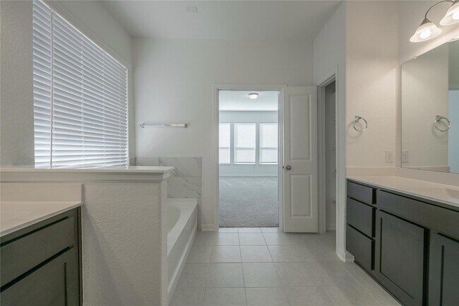 Building Photo - 313 Sonbria Pass