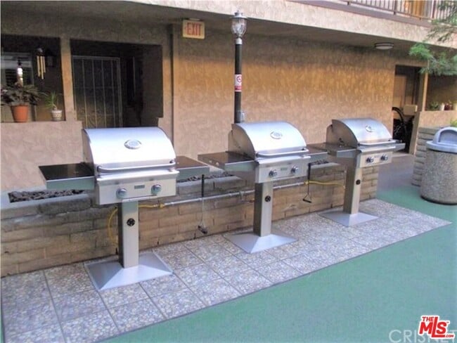 Building Photo - 2501 W Redondo Beach Blvd