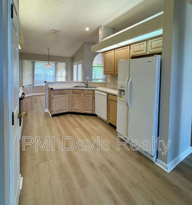 Building Photo - 9092 Camshire Dr
