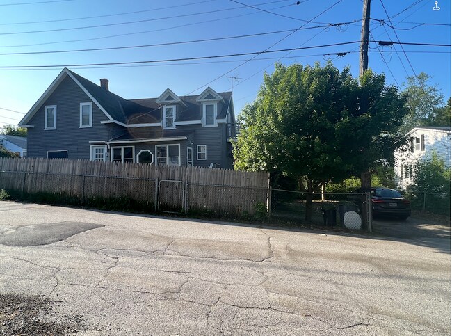 Building Photo - 15 Heald St