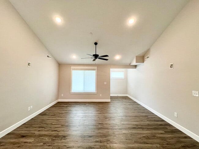 Building Photo - Modern Single-Family Home in Scenic Meadows Neighborhood