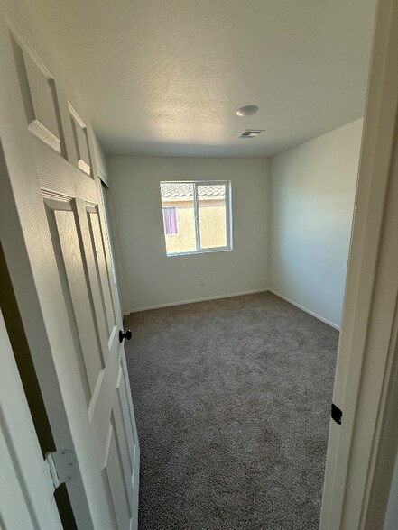 Building Photo - 7962 E 47th St