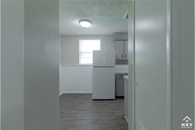Building Photo - 717 N Dougherty Ave