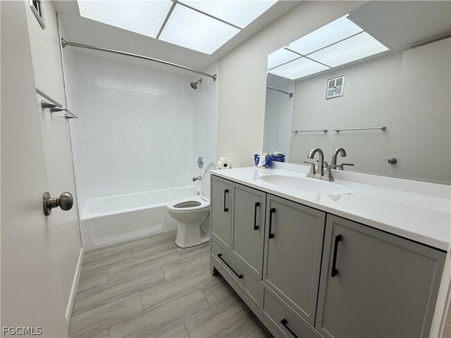 Building Photo - 1912 SE 8th Ave