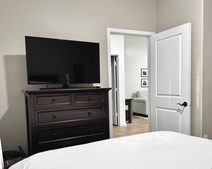 Building Photo - 2024 E River Rd