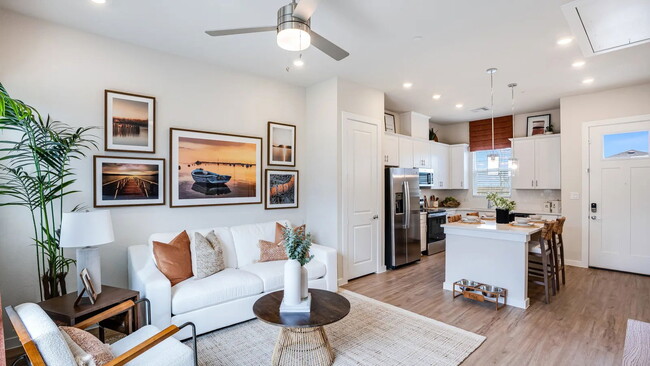 Building Photo - North Elm Street, Denton, TX 76207 - 2 BR 2 BA house