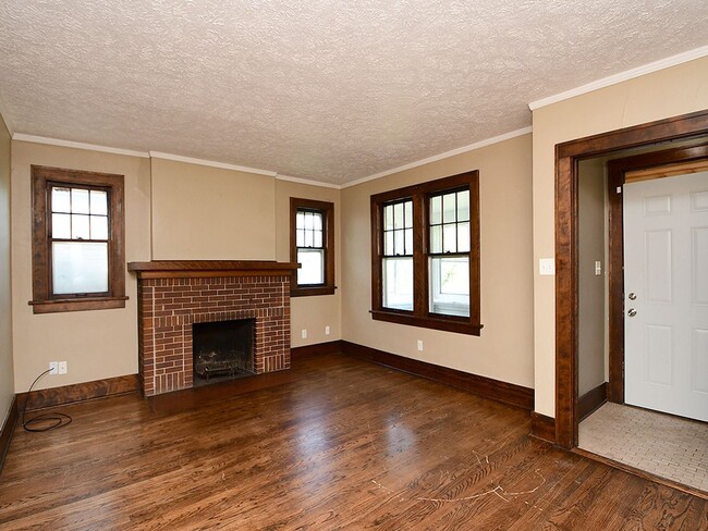 Building Photo - Elmwood Park Charmer