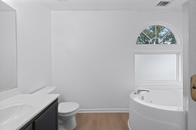 Building Photo - 3708 Gateway Pl