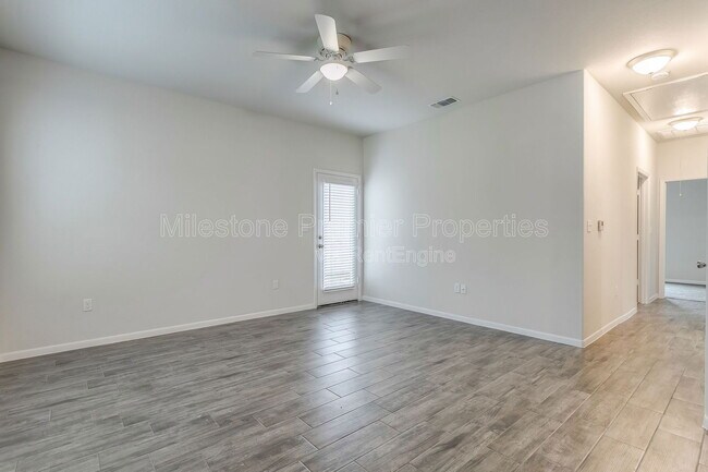 Building Photo - 2405 N Hickory St