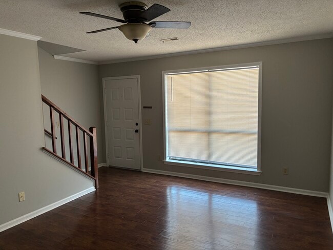 Building Photo - 2701 Thackery Rd