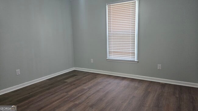 Building Photo - 391 Hidden Valley Dr SE