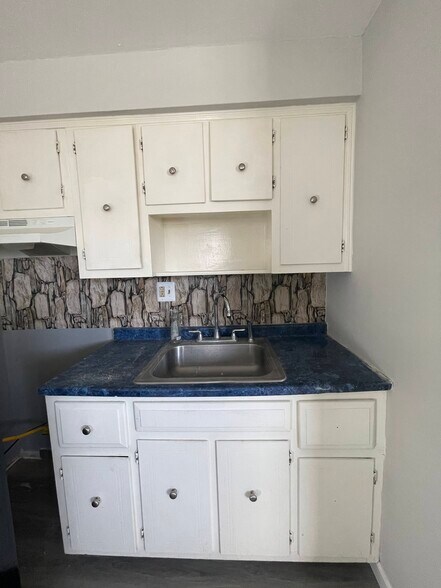 Building Photo - 4818 Unruh Ave