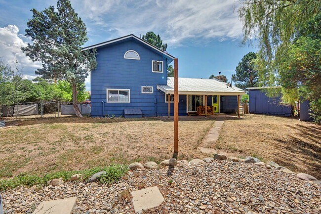 Building Photo - 305 Mesa Dr