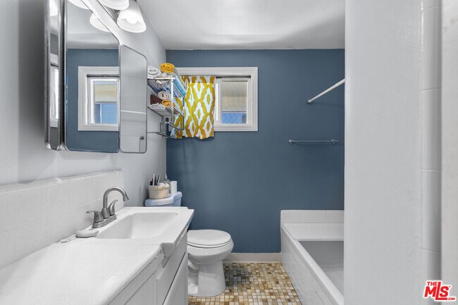 Building Photo - 332 Rexford Dr