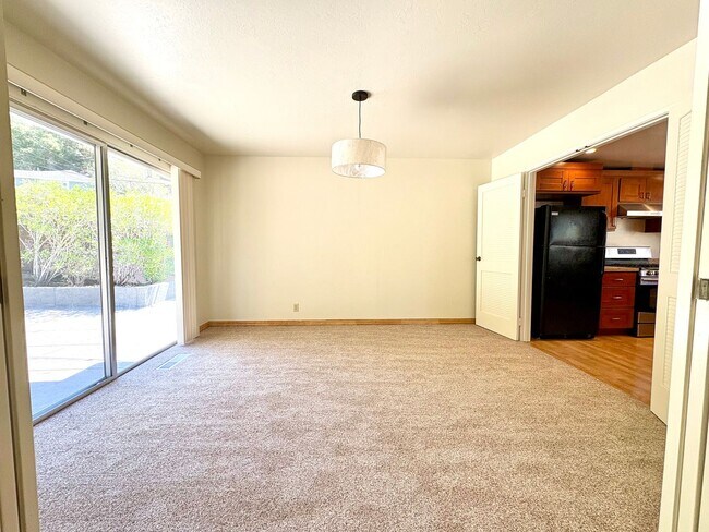 Building Photo - 1732 Las Gallinas Ave