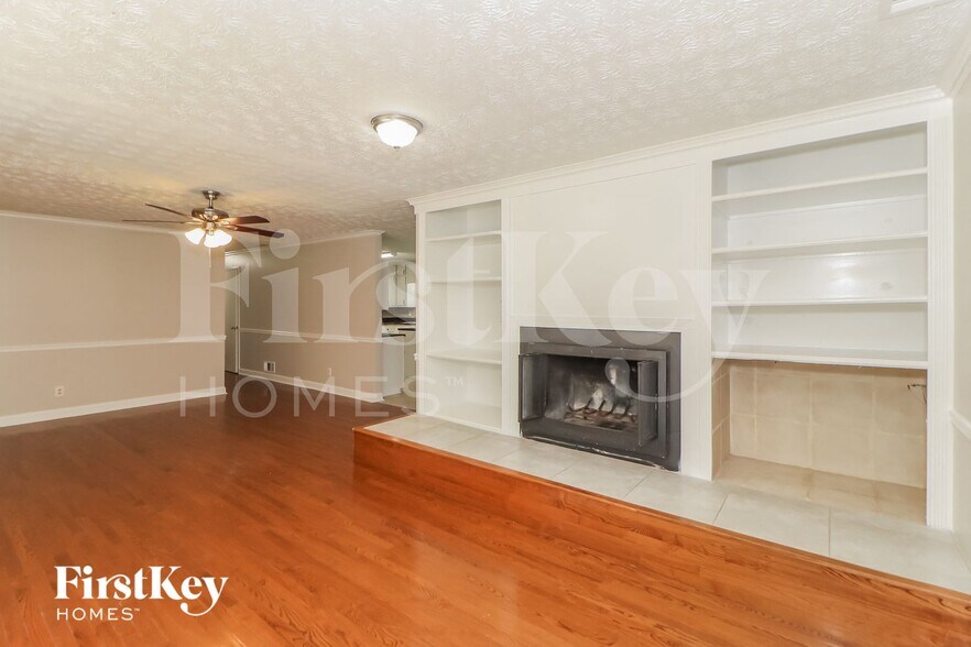 Building Photo - 2671 Pine Log Way