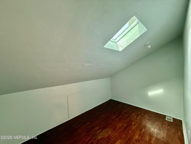 Building Photo - 2943 Bayshore Dr E