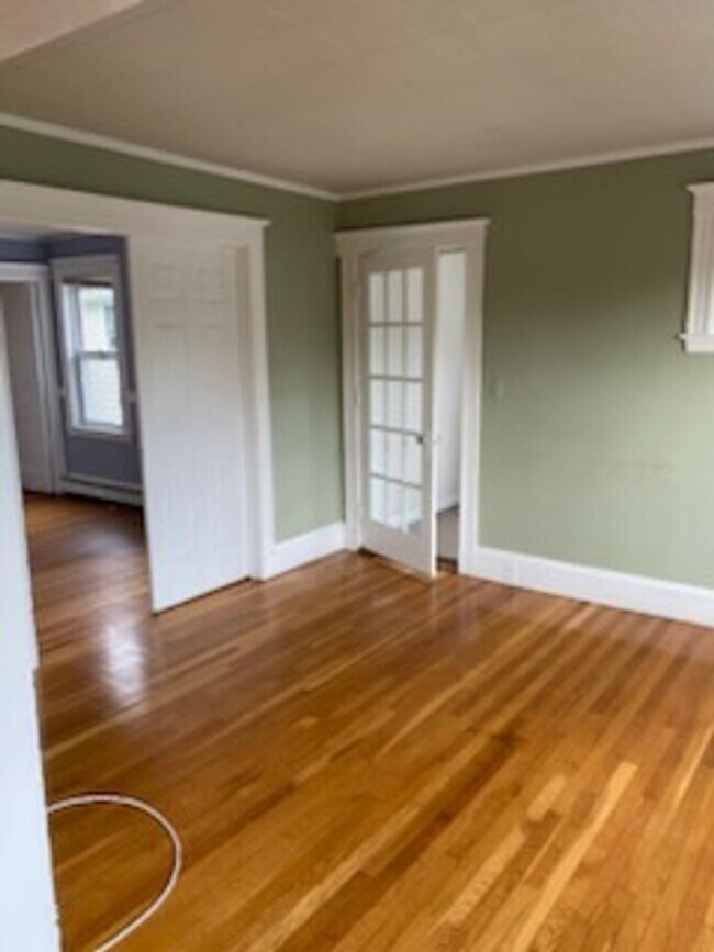 Building Photo - Lovely Brighton 4-bed, 2-bath Townhouse Near BC