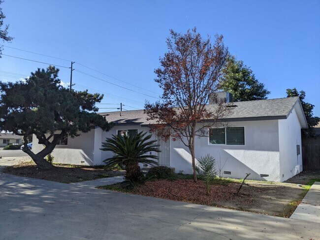 Building Photo - Walnut Quadruplex