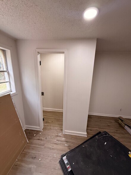 Building Photo - 125 Diaz St