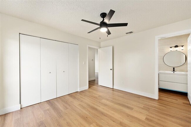 Building Photo - 3025 SE 55th Ave
