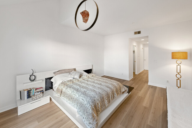 Primary Bedroom - 1401 S Bentley Ave