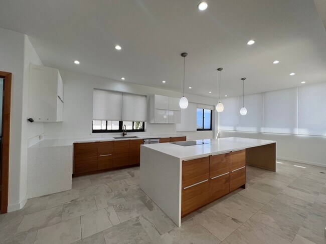 Building Photo - Waialae Iki | Nearly 5,000 Sq. Ft. with Breathtaking Ocean Views