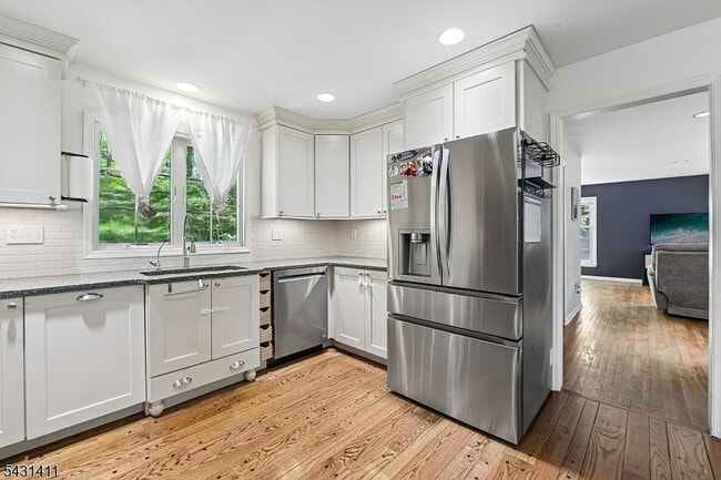 Building Photo - Single Family Home For Rent