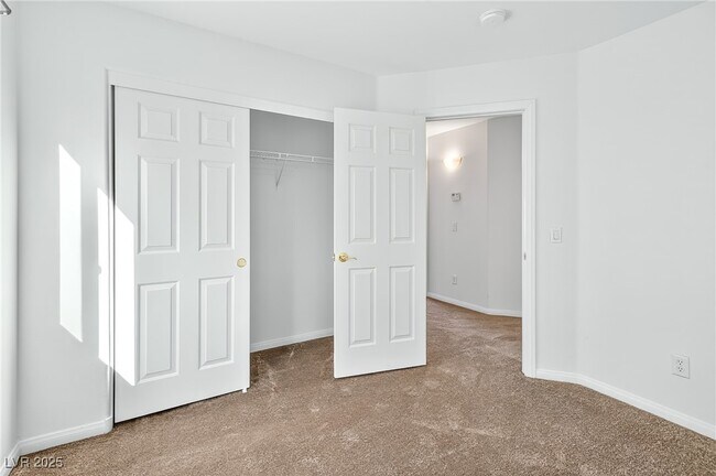 Building Photo - 3798 Greenfield Lakes St