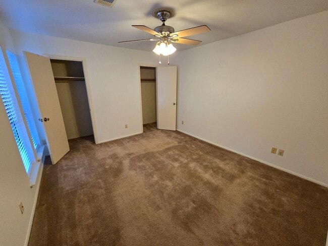 Building Photo - 2 Bed 1.5 Bath Condo in Bryan!