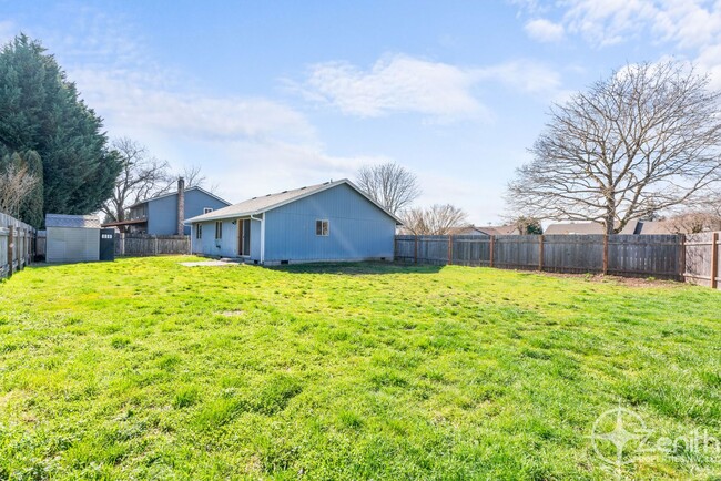 Building Photo - Cozy 3 Bedroom Corner Lot Home in Orchards...