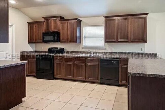 Building Photo - 2035 Karsen Ln