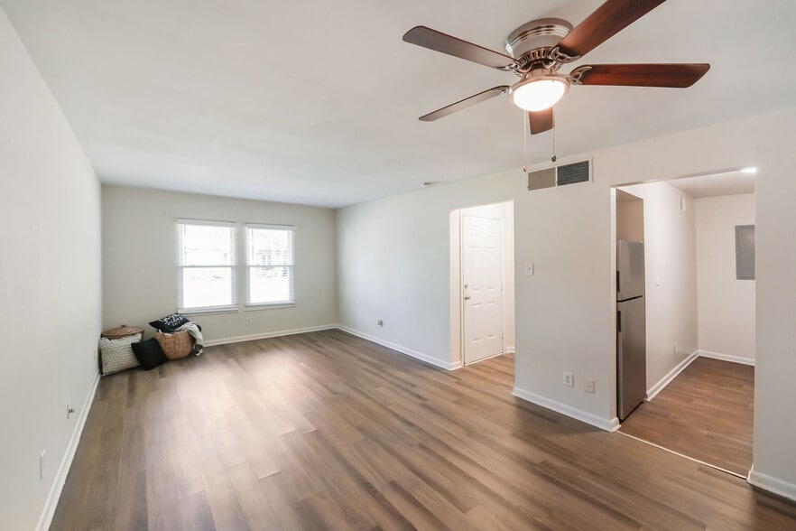Interior Photo - The Vintage