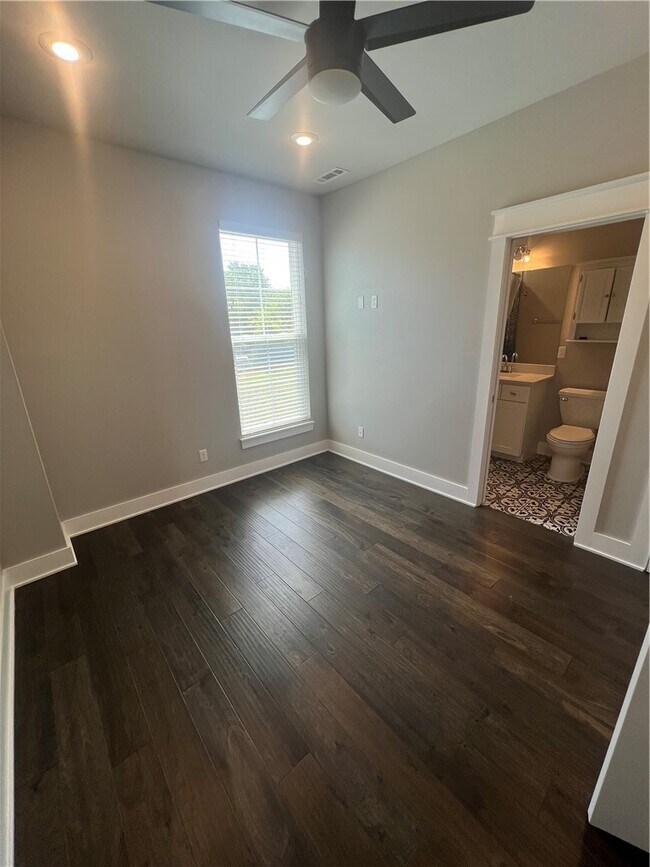 Building Photo - 1390 S Duncan Ave