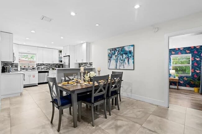 Building Photo - 1949 Windward Dr