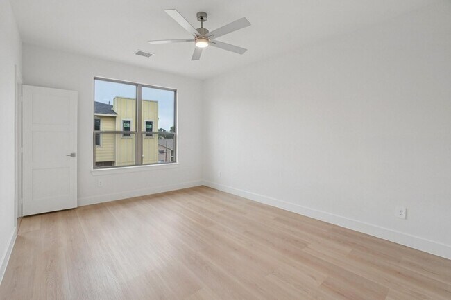 Building Photo - 13351 Goodland St