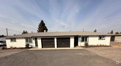 Building Photo - Charming Duplex in Desirable Neighborhood